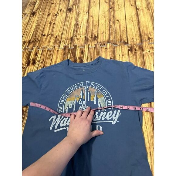 Walt Disney World Cinderella Castle T-Shirt - Picture 8 of 9